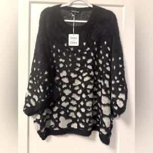 DAVI & DANI Black and White Fuzzy Leopard-Print Crewneck Sweater